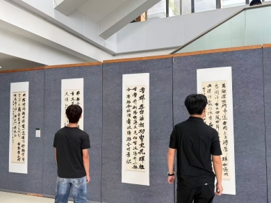 “谢洪涛书法工作室作品展”在我校图书馆展出