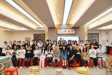 图书馆举办陶艺沙龙活动