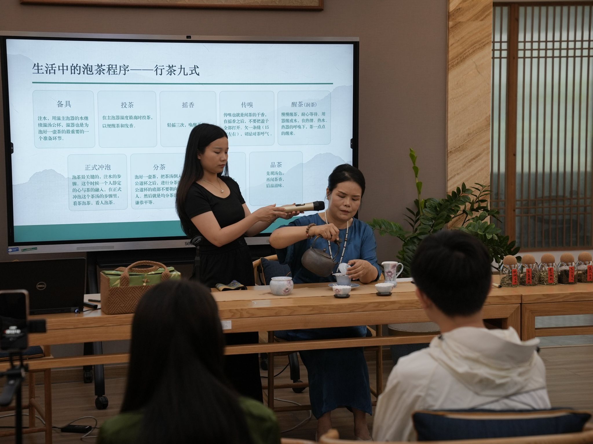 图书馆举办职场茶文化讲座
